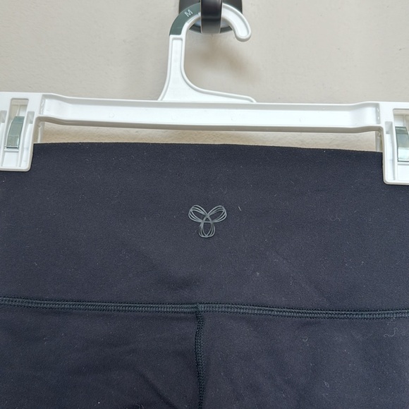 Aritzia TNA Atmosphere Hi-Rise 7" Black Bike Short athletic shorts - Picture 3 of 9